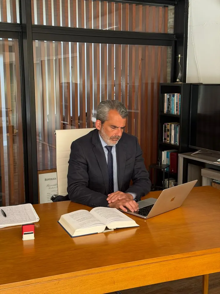Retrato de Sebastián Saborido en el estudio